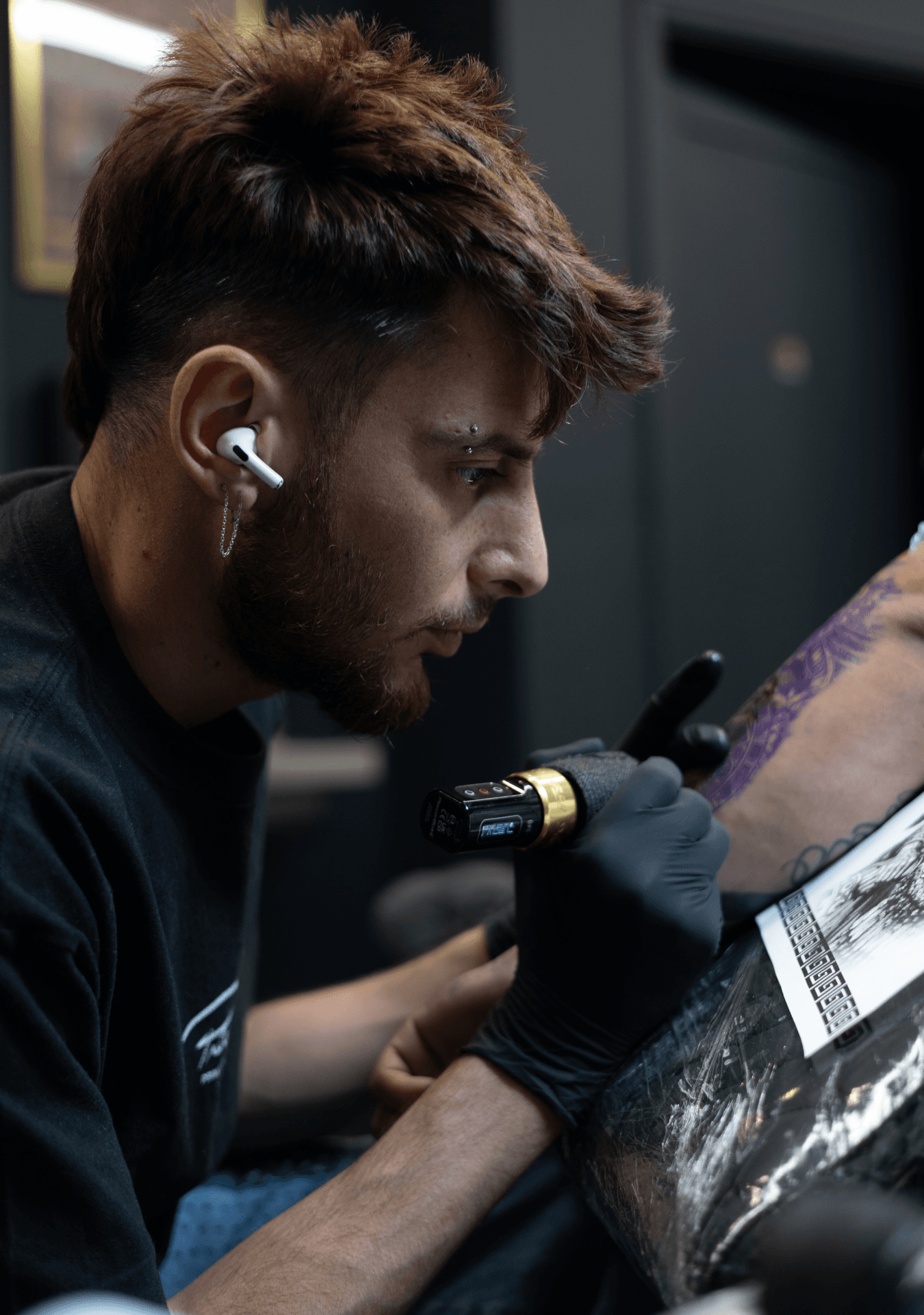 Hamza Güneş tattooing